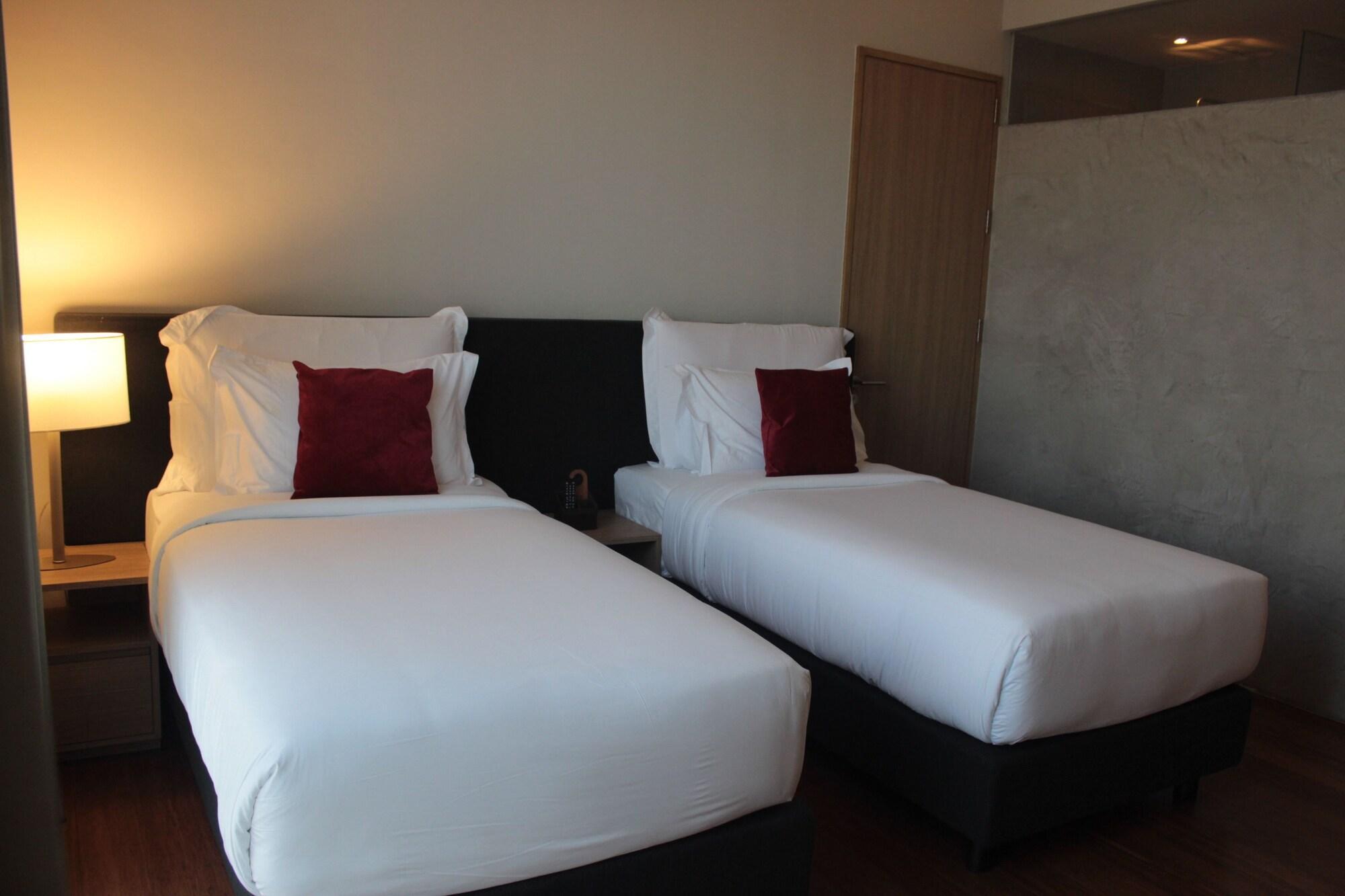 Privato Quezon City - Multiple Use Hotel Esterno foto