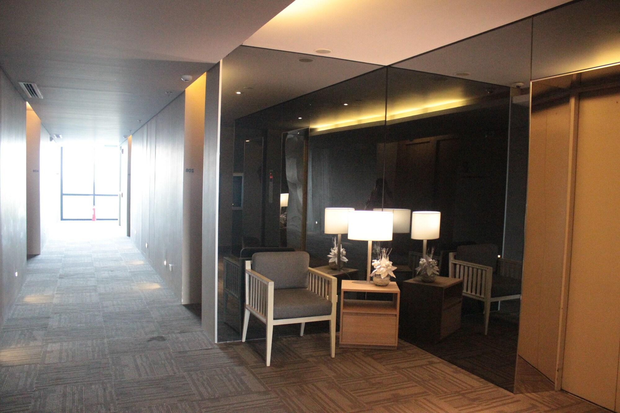 Privato Quezon City - Multiple Use Hotel Esterno foto