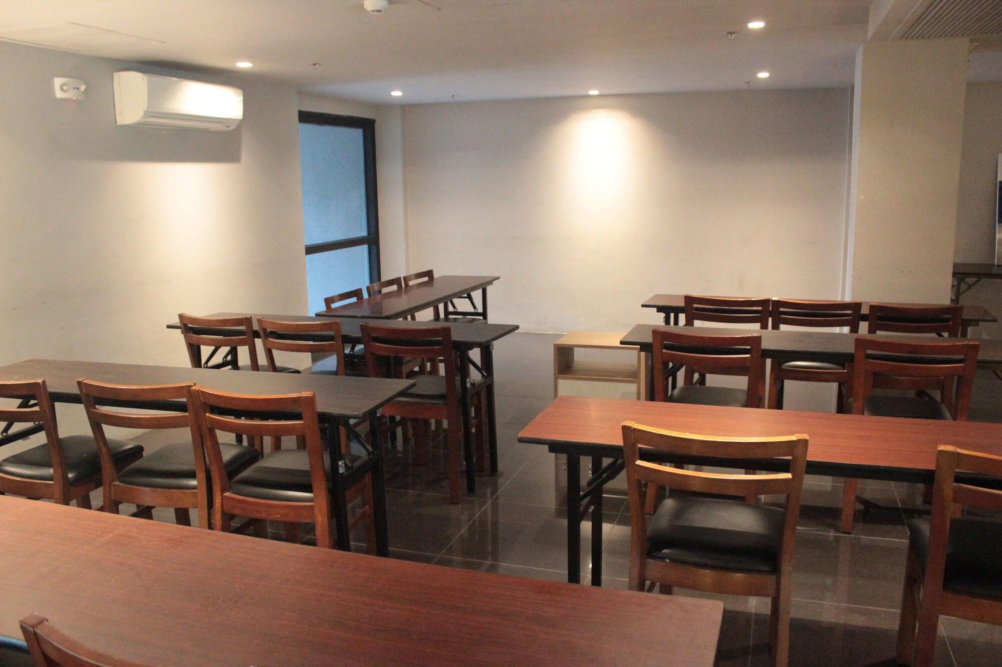 Privato Quezon City - Multiple Use Hotel Esterno foto