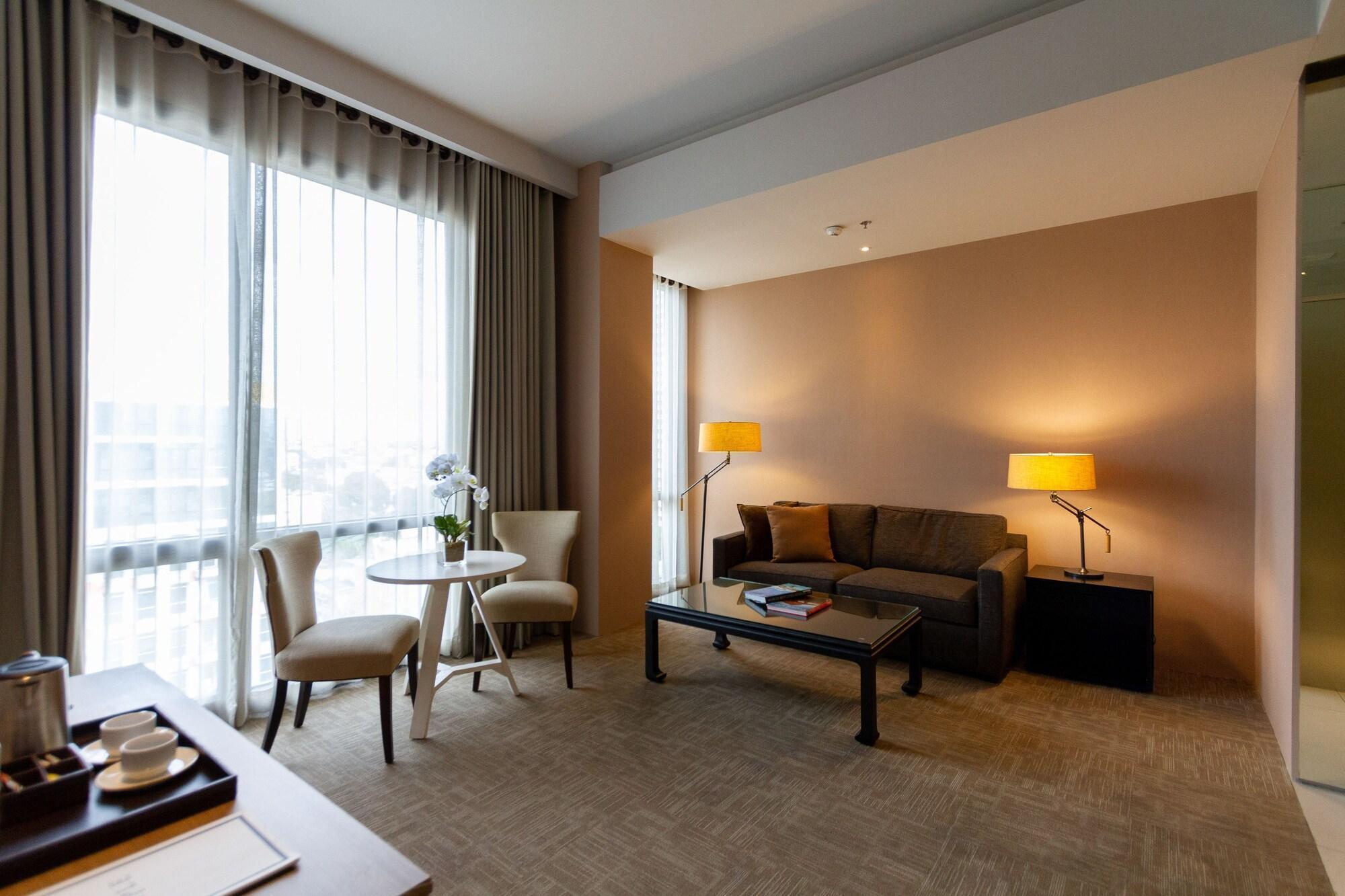 Privato Quezon City - Multiple Use Hotel Esterno foto