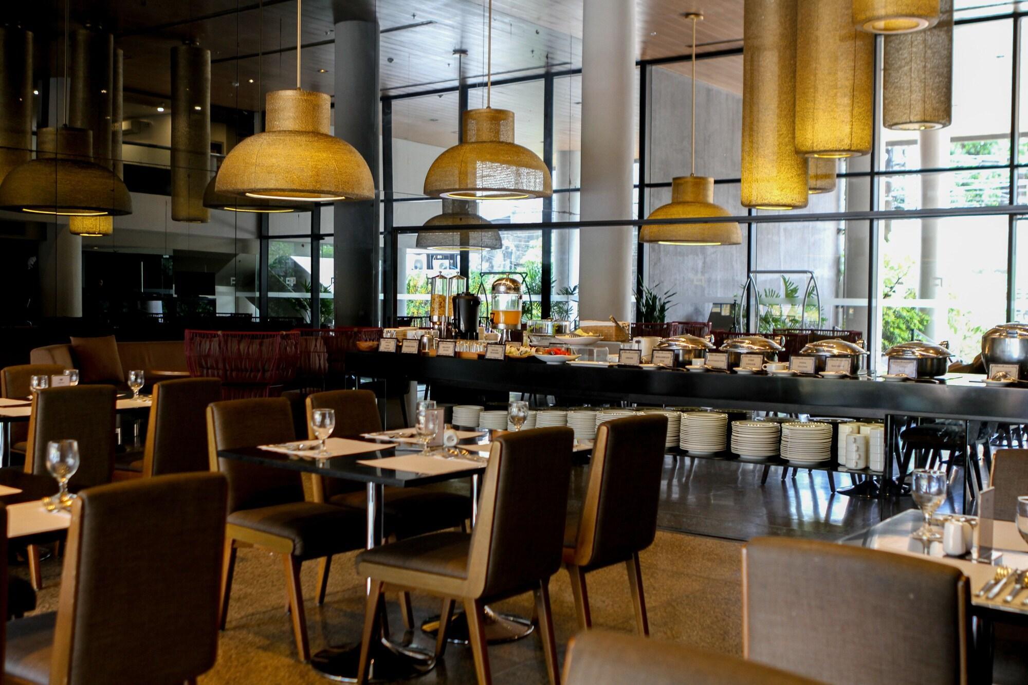 Privato Quezon City - Multiple Use Hotel Esterno foto