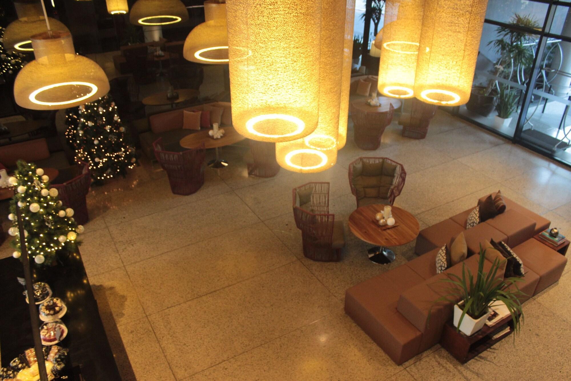 Privato Quezon City - Multiple Use Hotel Esterno foto