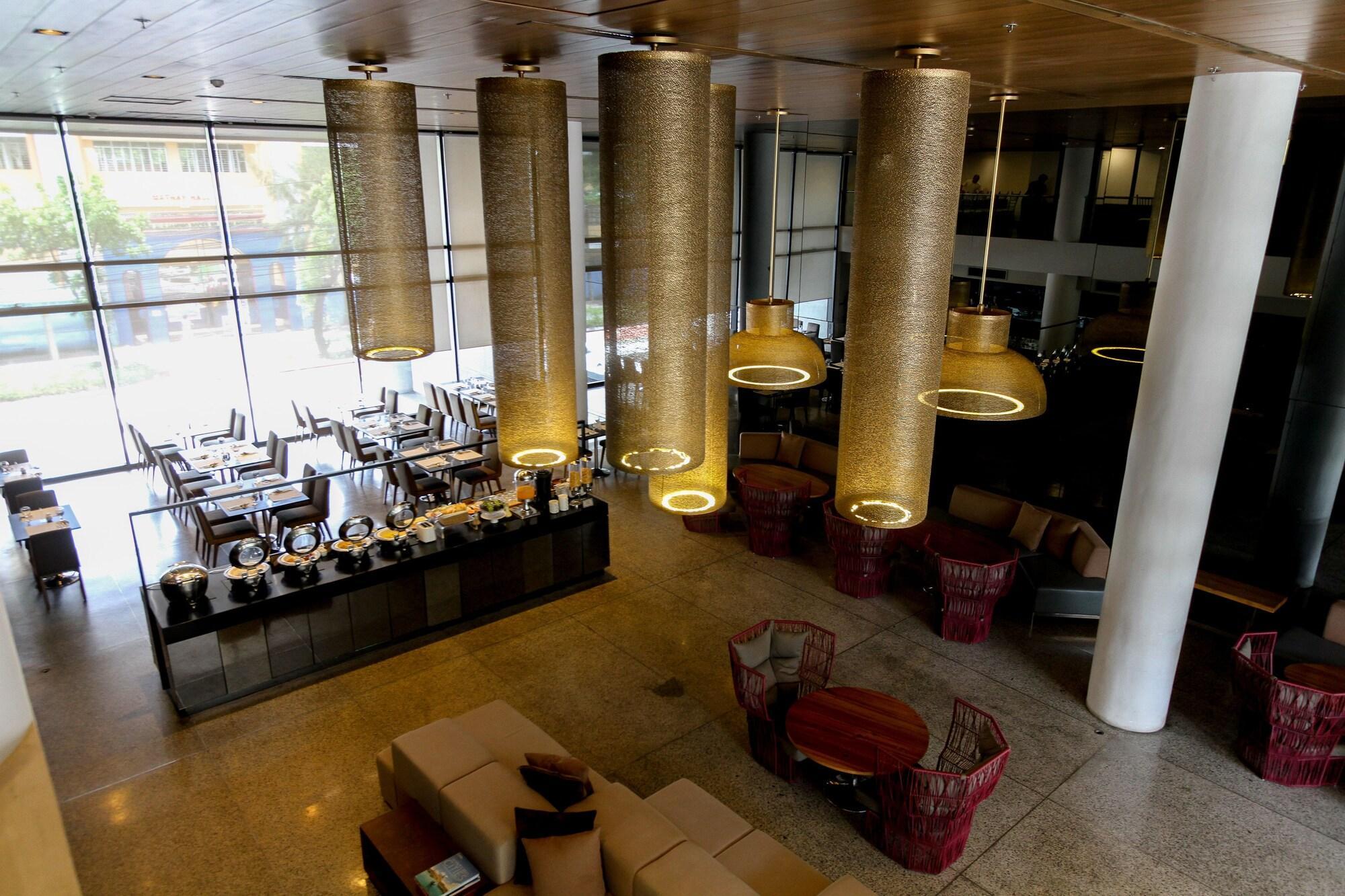 Privato Quezon City - Multiple Use Hotel Esterno foto
