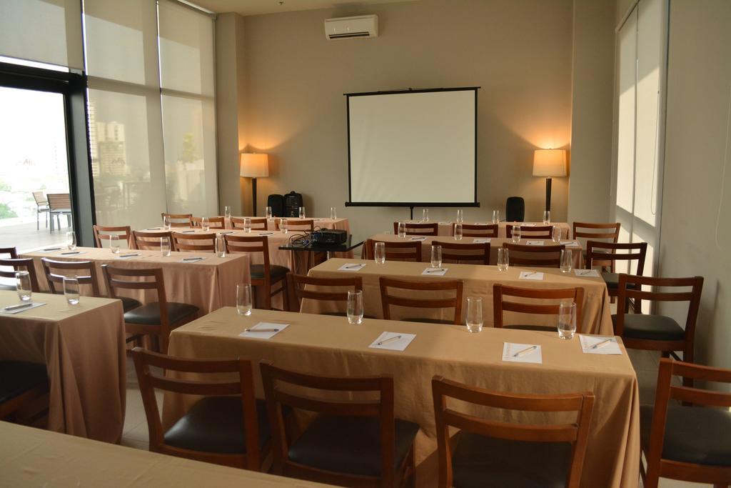 Privato Quezon City - Multiple Use Hotel Esterno foto