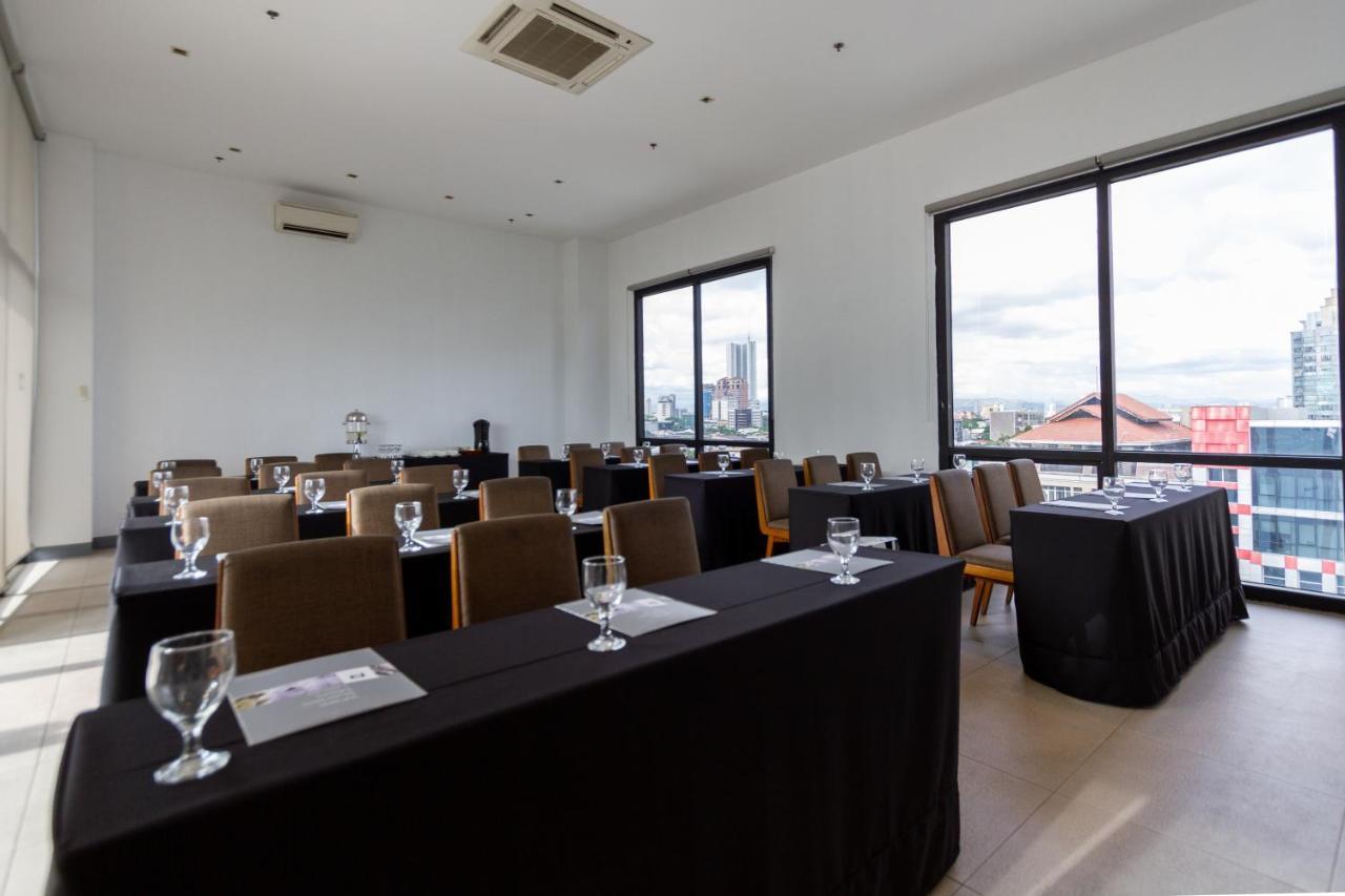 Privato Quezon City - Multiple Use Hotel Esterno foto